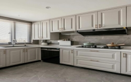 2024全屋定制裝修中白色櫥柜與墻磚如何搭配更好看?